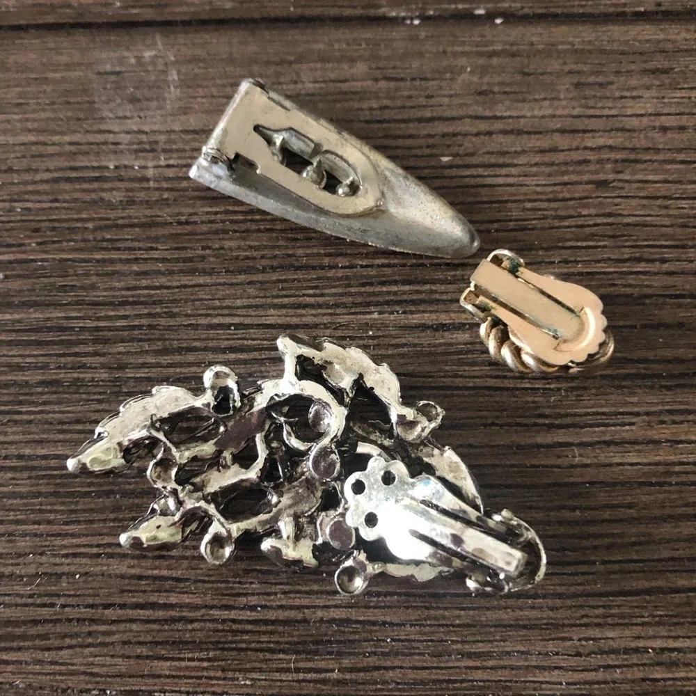 Vintage single sliver & white clip on earrings 3ct.